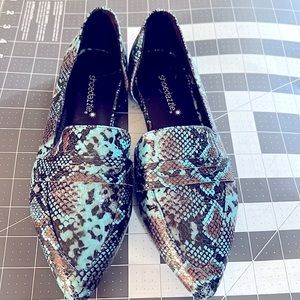 ⭐️⭐️⭐️Blue faux snakeskin shoes